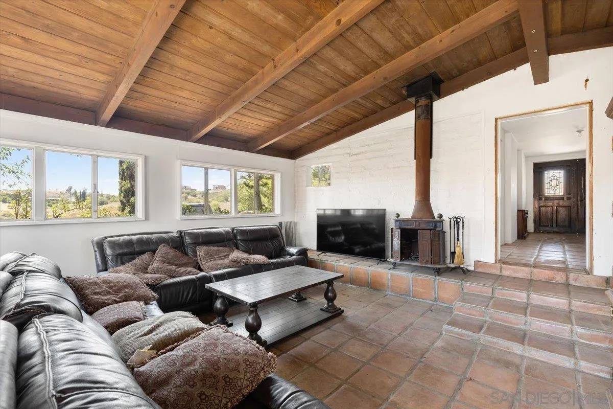 Escondido, CA 92026,31659-61 Rocking Horse Rd