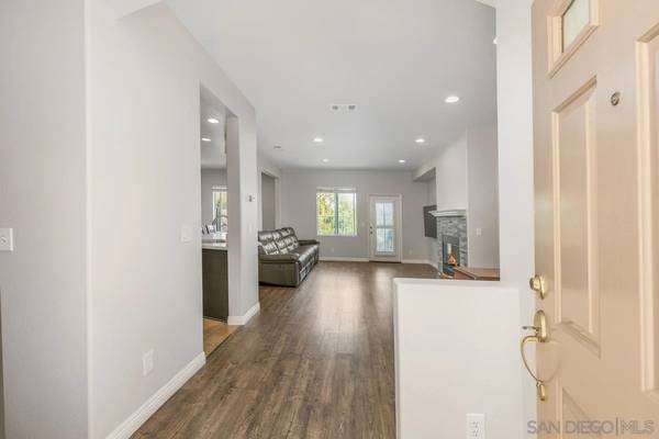 San Diego, CA 92131,10645 Wexford St #2