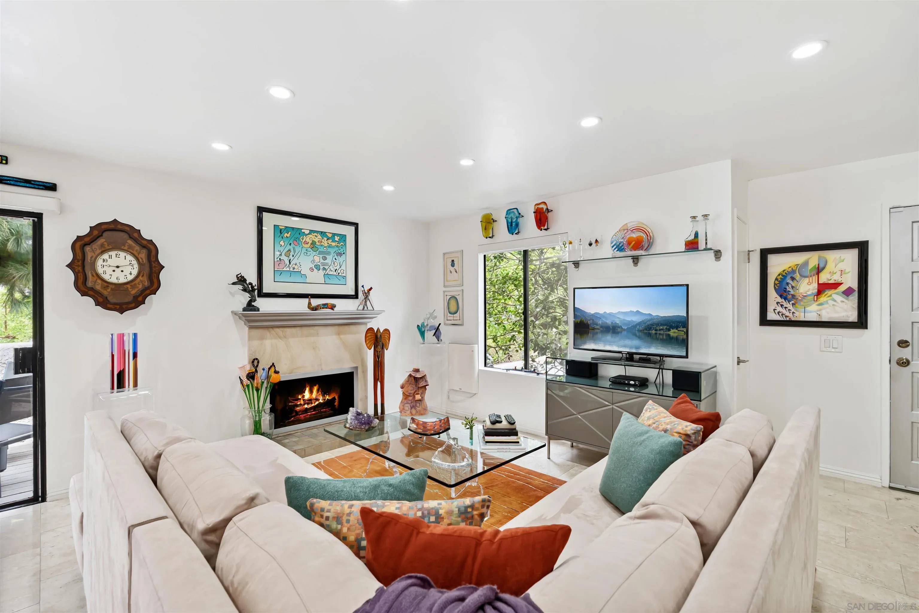 La Jolla, CA 92037,8482 Via Sonoma #18