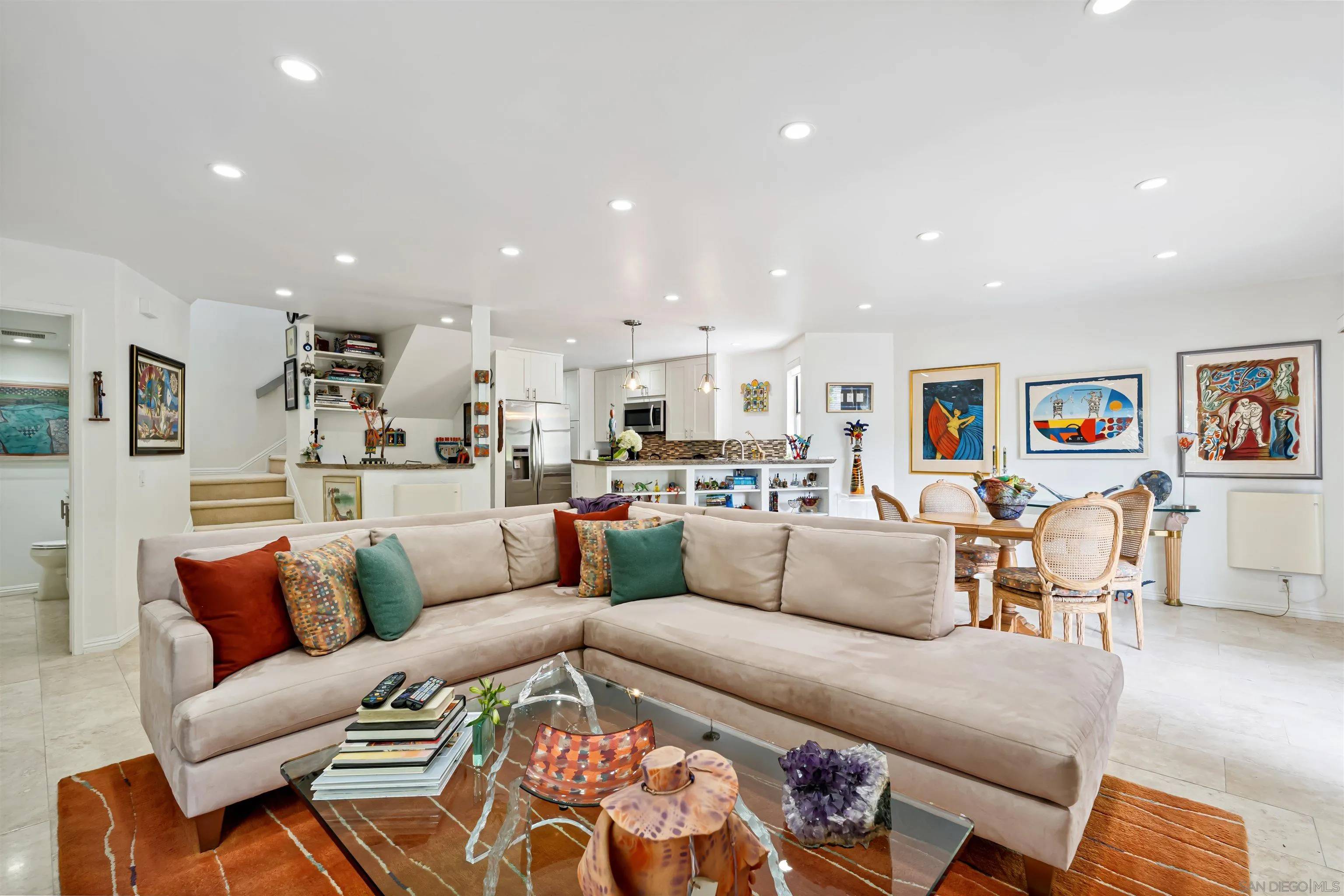 La Jolla, CA 92037,8482 Via Sonoma #18
