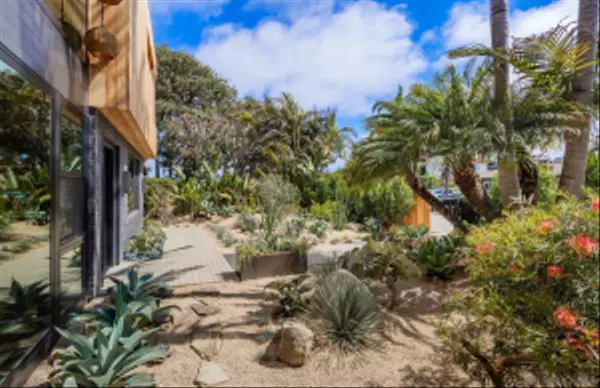 Solana Beach, CA 92075,410 N Acacia Avenue