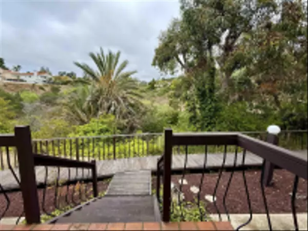 Carlsbad, CA 92009,2402 Altisma Way #G