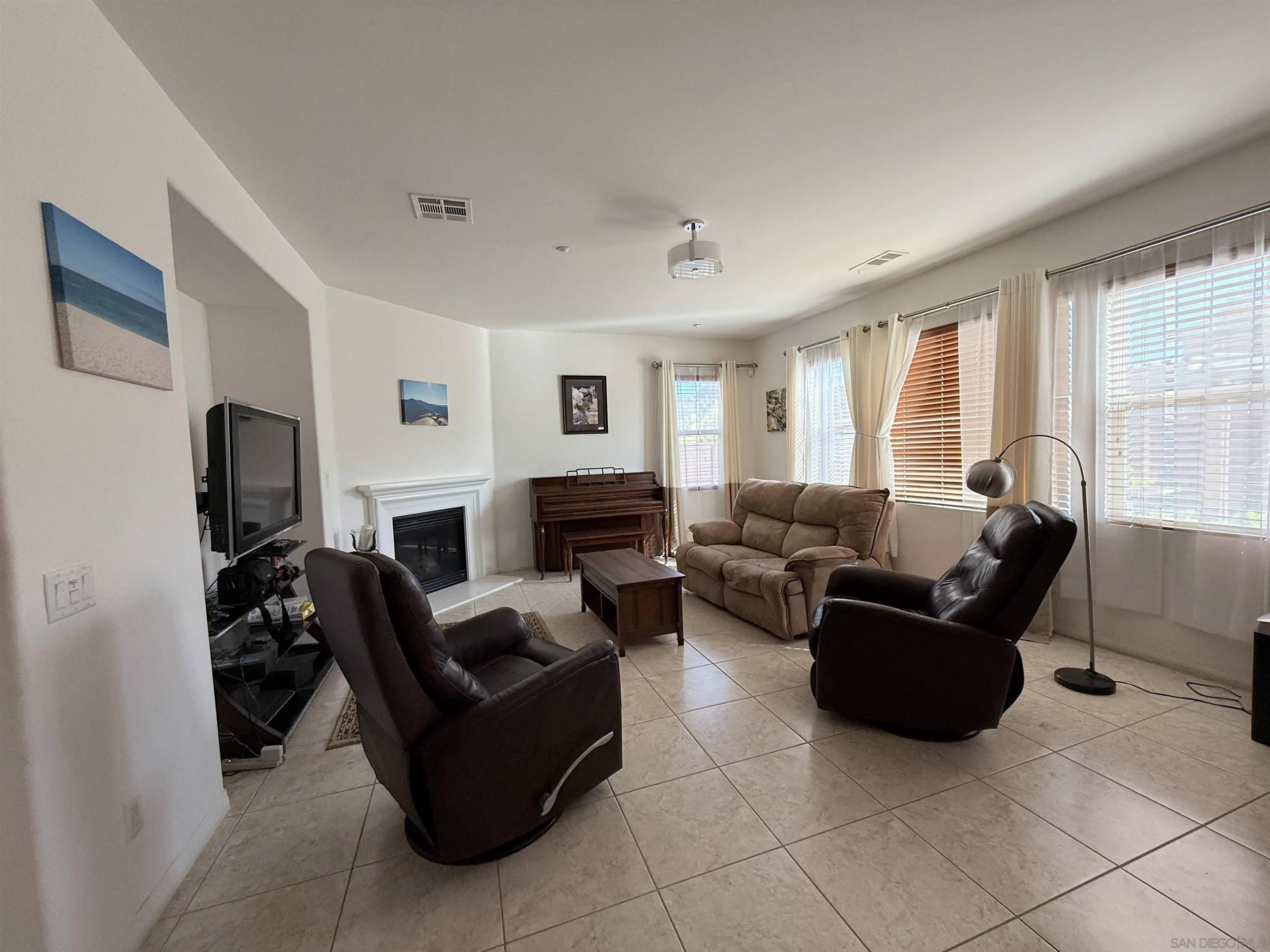 Escondido, CA 92027,3177 Katharine Dr