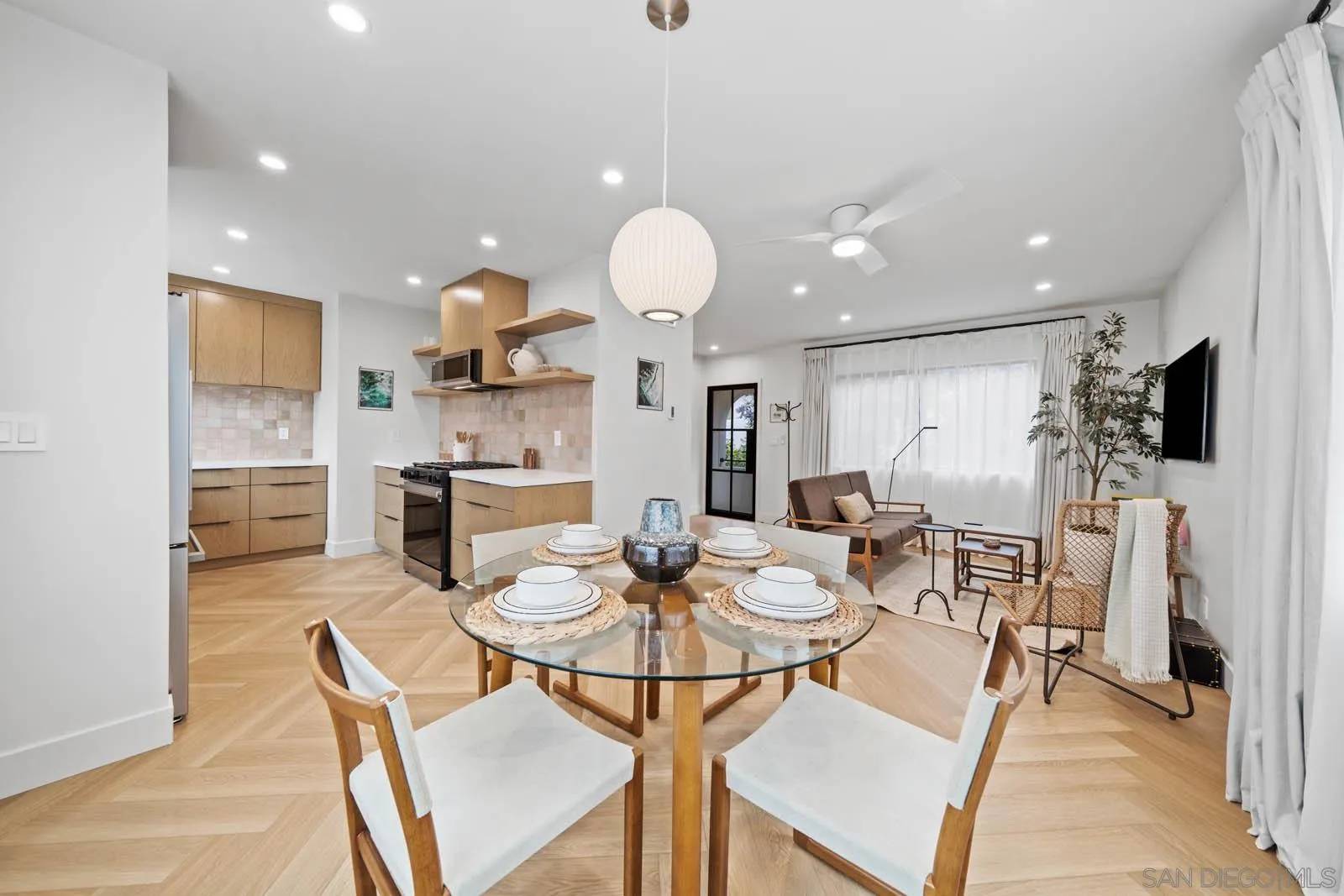 7374 Bishops Ln, La Jolla, CA 92037