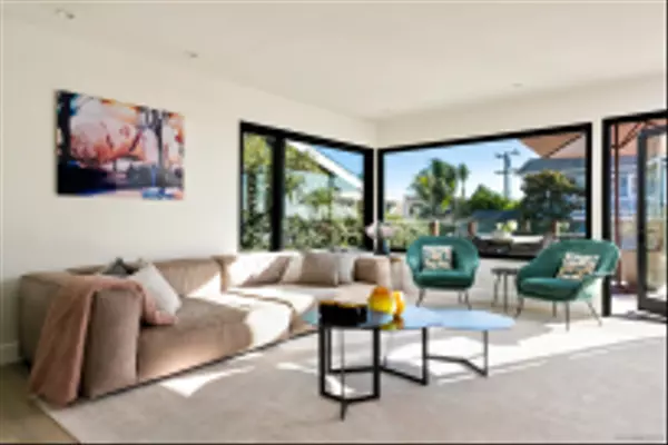 La Jolla, CA 92037,5341 Linda Way
