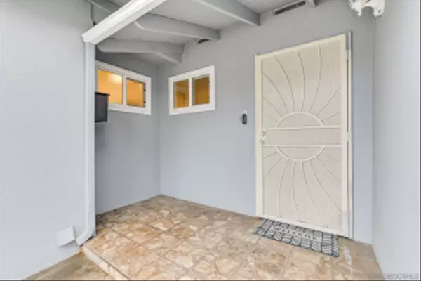 Lakewood, CA 90715,11518 205th St