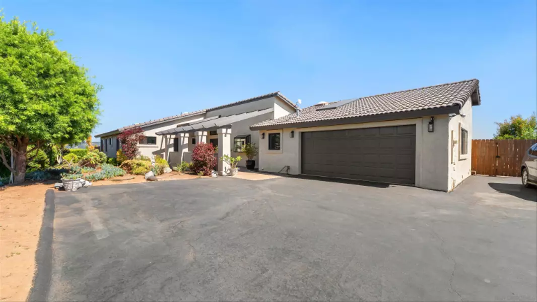 5880 Redondo Dr, Bonsall, CA 92003