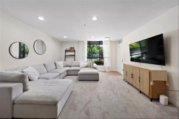 San Diego, CA 92101,1480 Broadway #2101