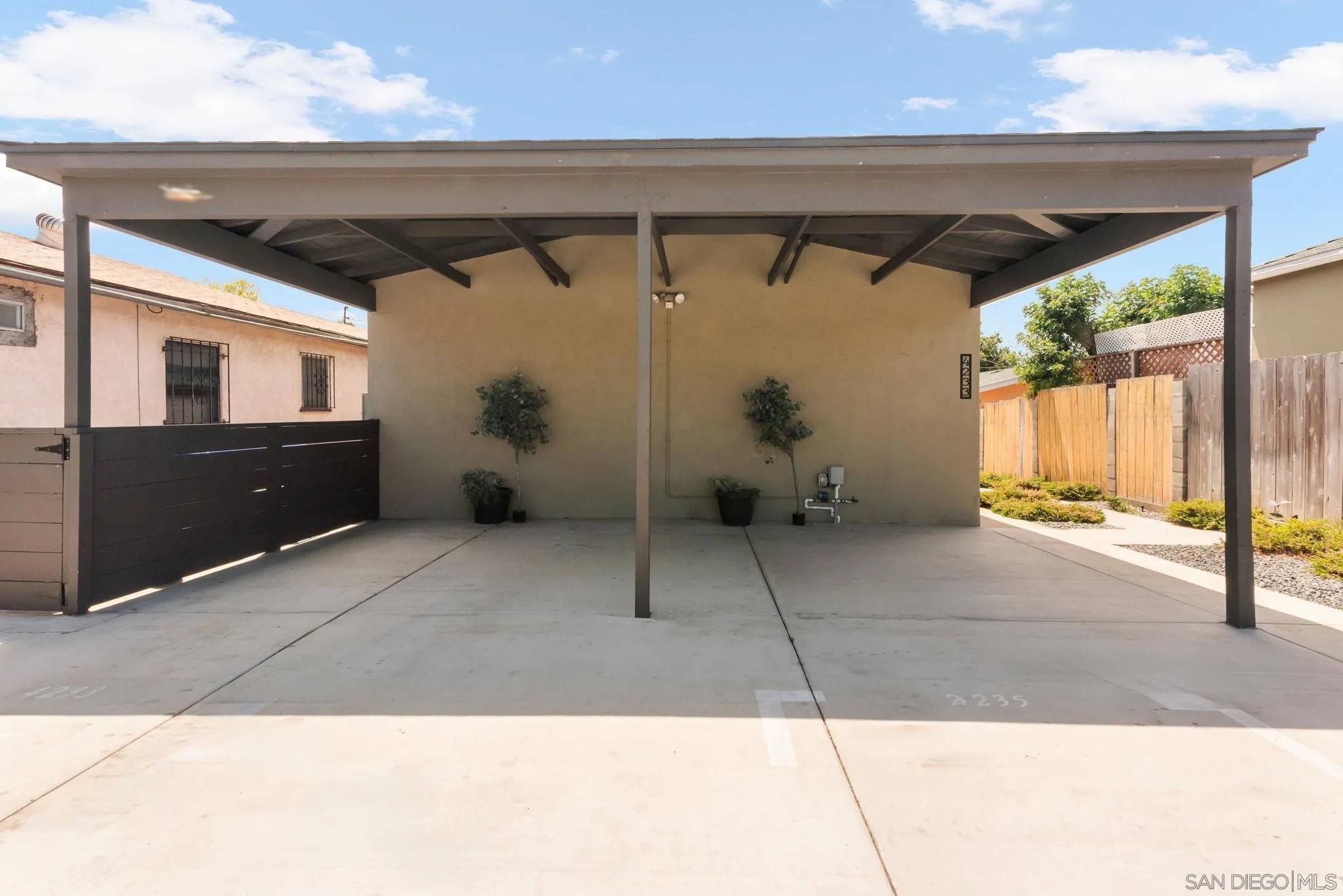 San Diego, CA 92105,4233 Pepper Dr