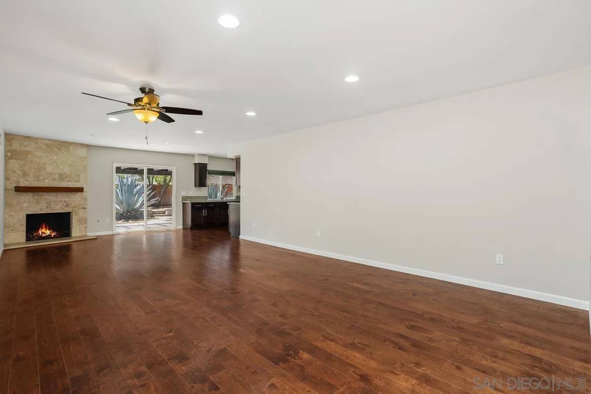 Escondido, CA 92027,1561 Oak Hill Dr