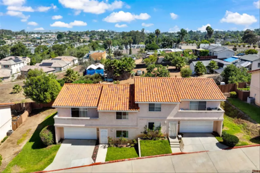 1414 Janis Lynn Ln, Vista, CA 92083