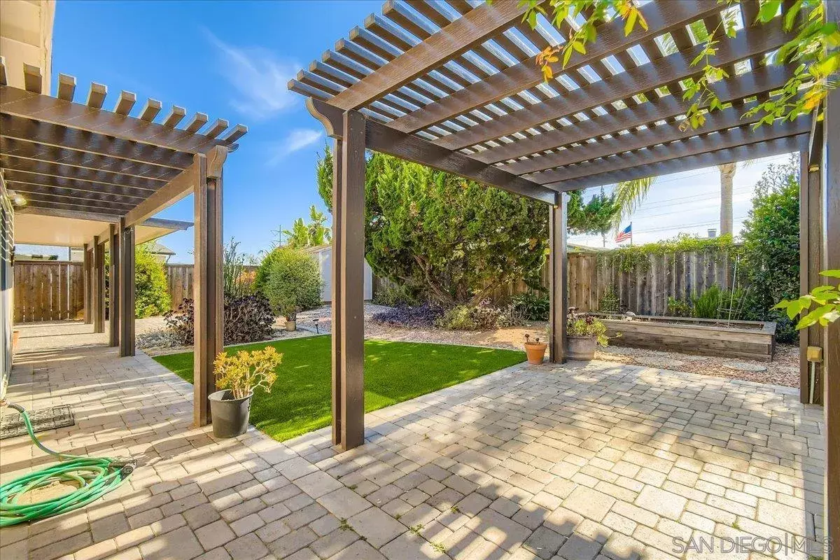 San Diego, CA 92117,4654 Cheshire Street