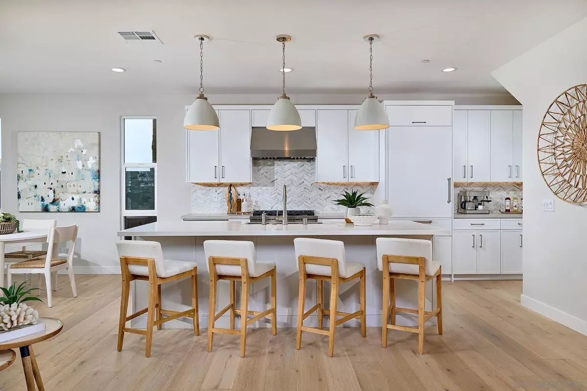Encinitas, CA 92024,571 N Vulcan Ave