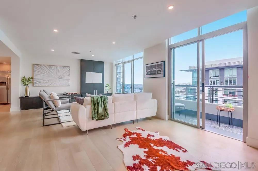 425 W Beech St #1706, San Diego, CA 92101