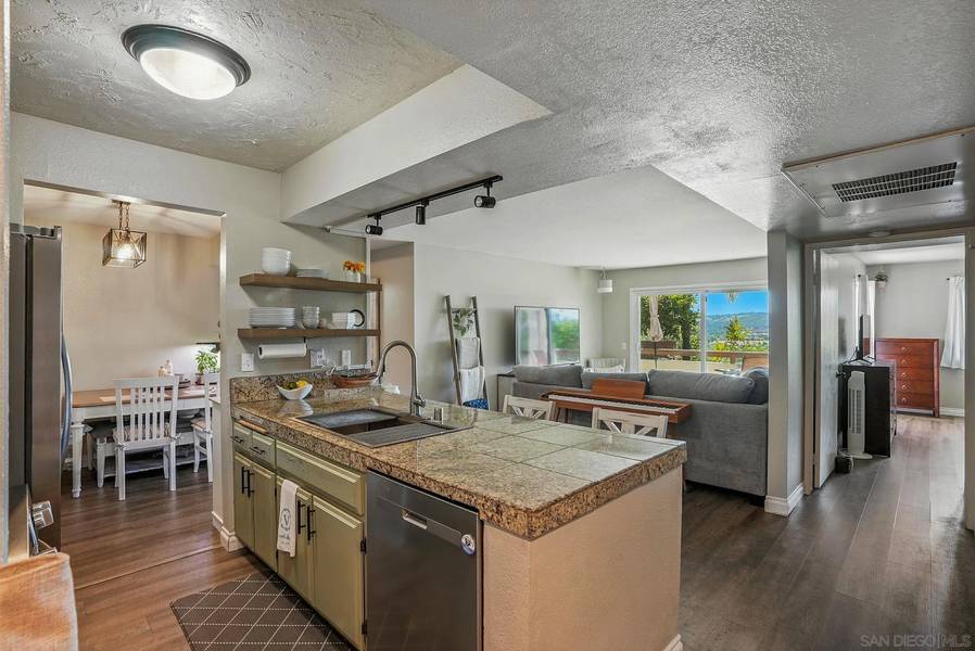 31940 Del Cielo Este #D3, Bonsall, CA 92003