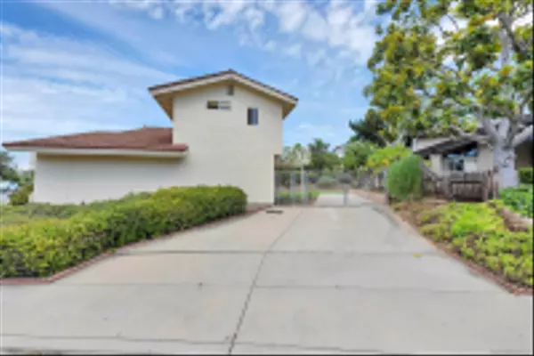 San Diego, CA 92122,6135 Syracuse Lane