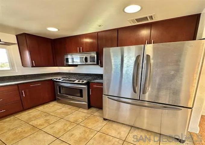 San Diego, CA 92102,1150 21st St, unit 25