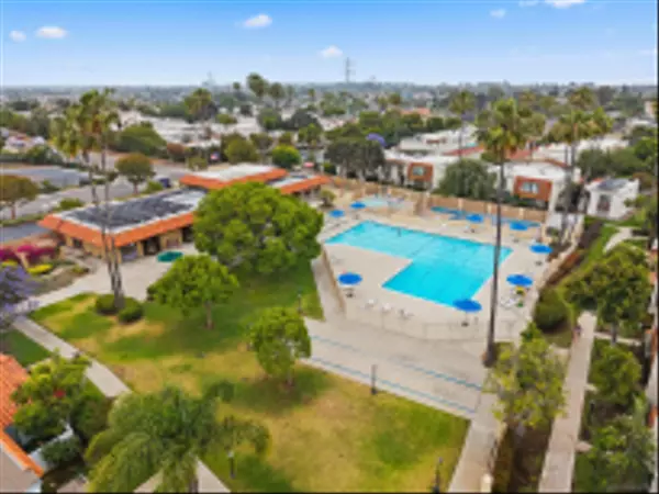 San Diego, CA 92117,4186 Balboa Way