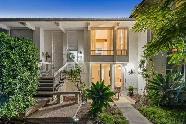 Carlsbad, CA 92009,2335 Caringa Way #19