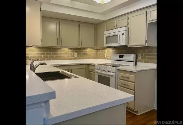 Pomona, CA 91766,48 Town and Country Rd