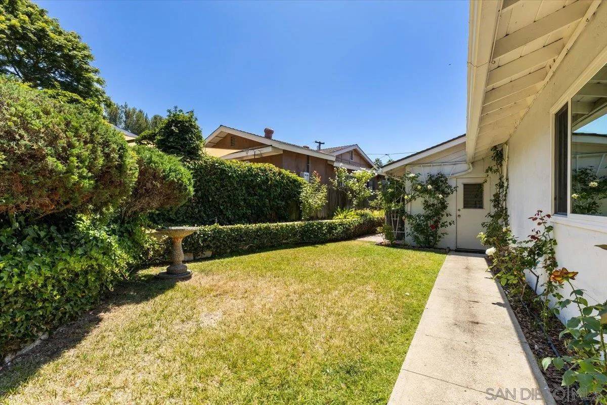 La Mesa, CA 91941,4621 Miramonte