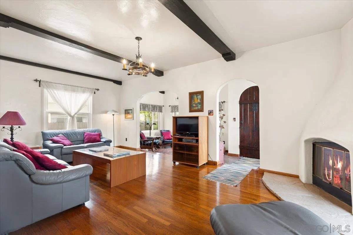 San Diego, CA 92109,724 Ormond