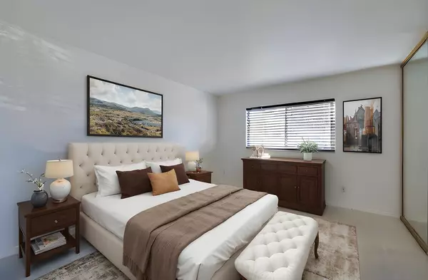 San Diego, CA 92117,4851 Cole St #1