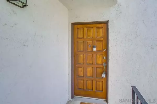 San Diego, CA 92115,5025 Collwood Way #27