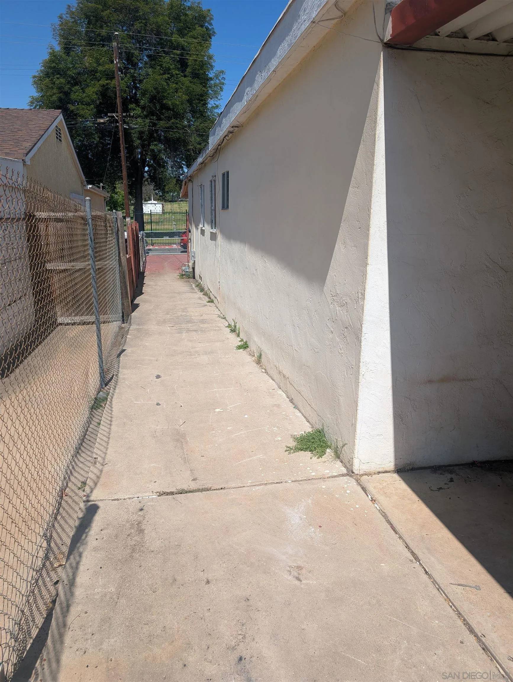 San Diego, CA 92102,1121 46Th St