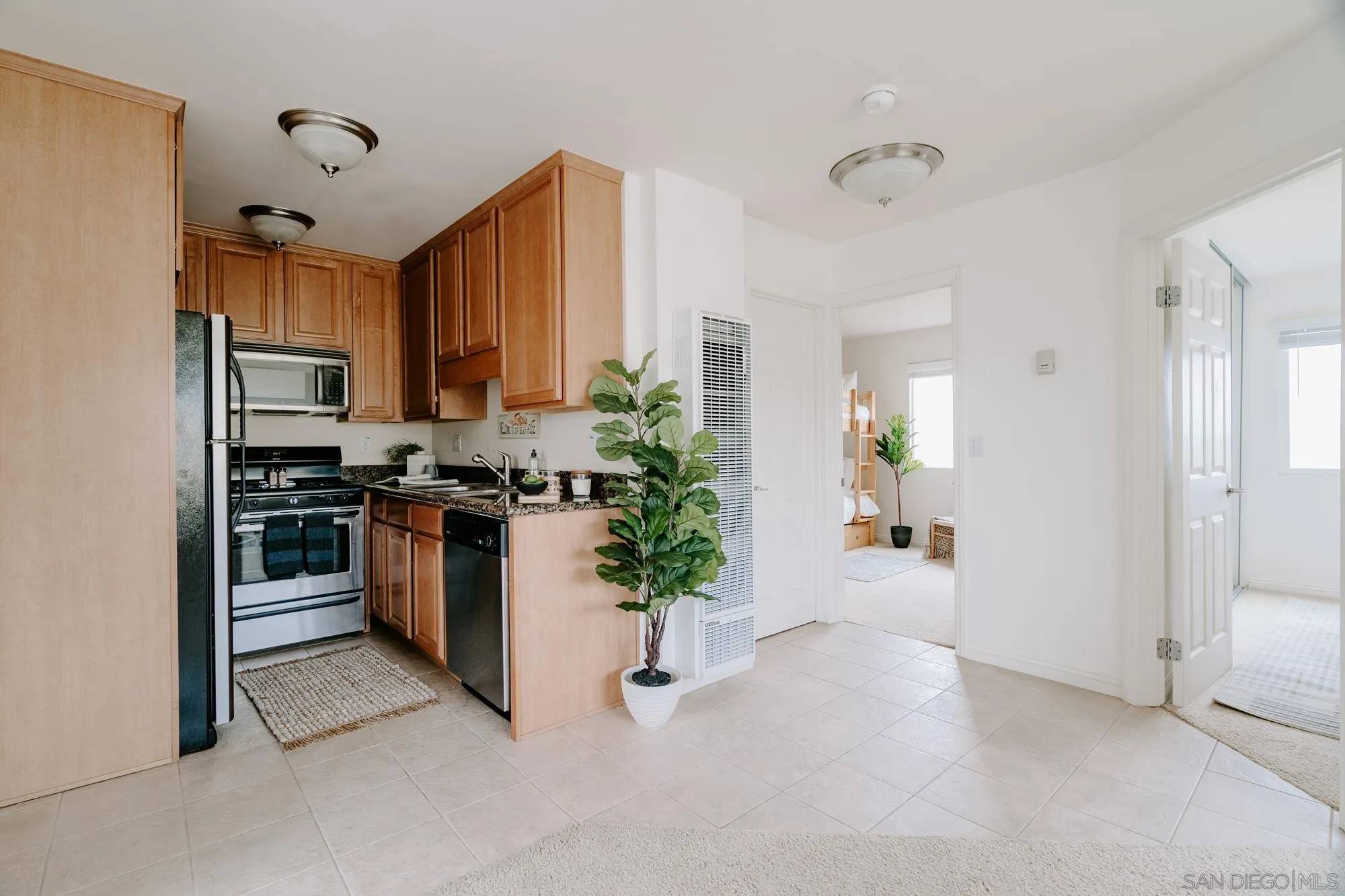 Imperial Beach, CA 91932,1365 Seacoast Dr #L