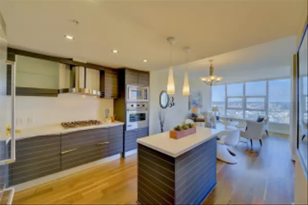 1325 Pacific Hwy #1805, San Diego, CA 92101