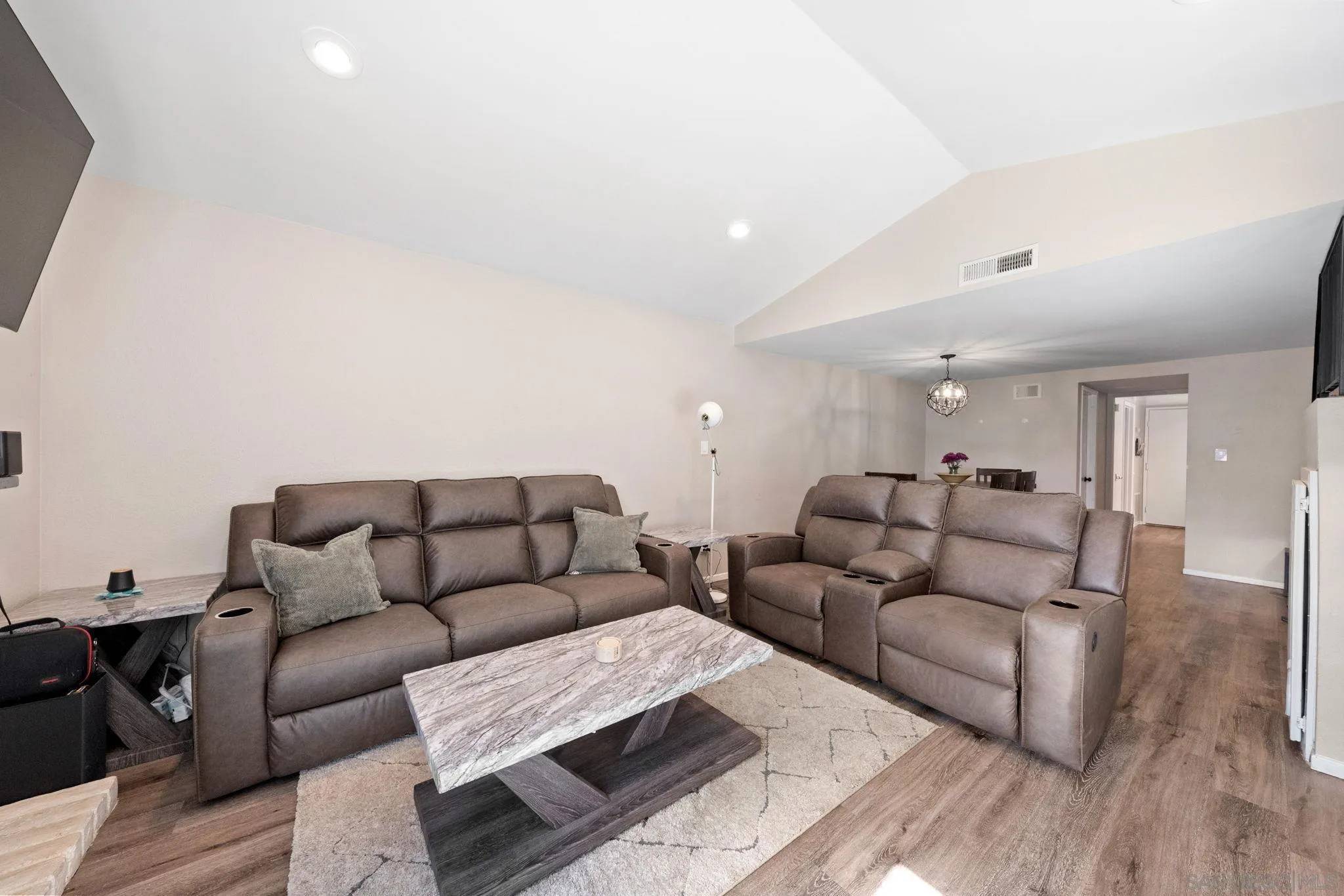 Santee, CA 92071,9560 Frank Way