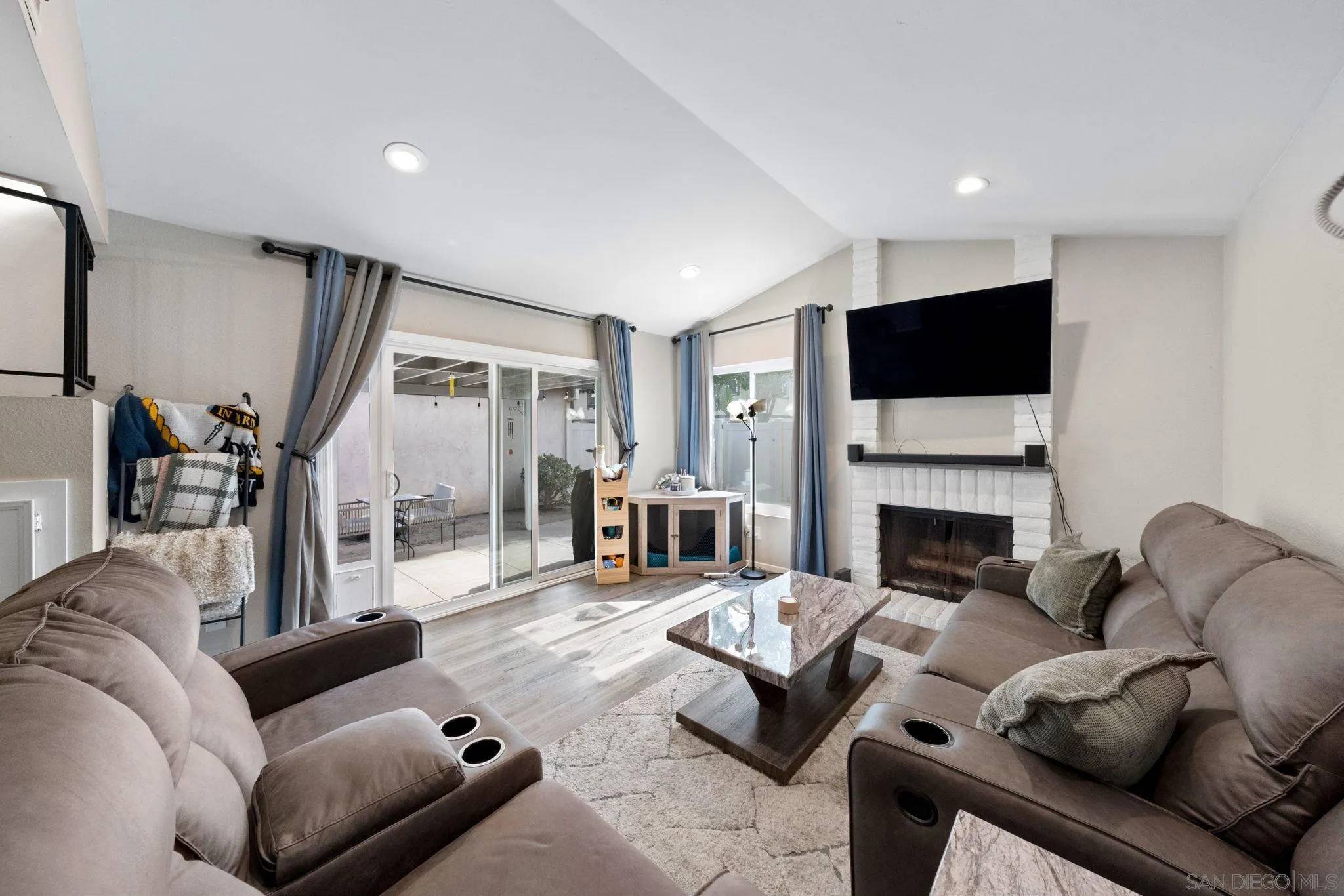 Santee, CA 92071,9560 Frank Way