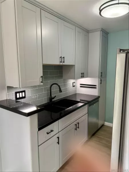 5402 Balboa Arms Dr. #322, San Diego, CA 92117