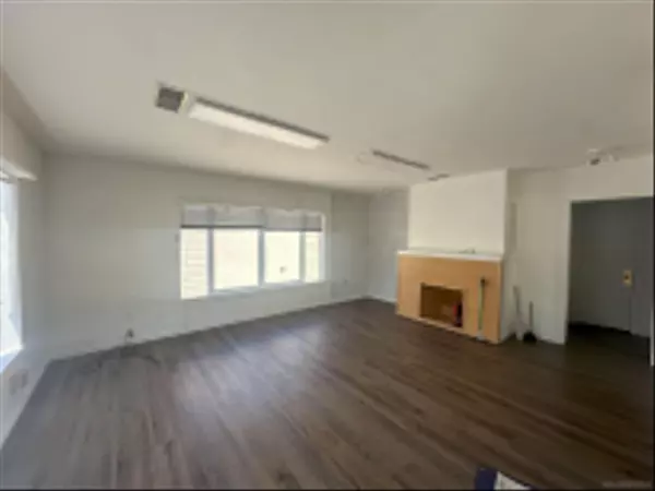 San Diego, CA 92109,866-870 Grand Avenue