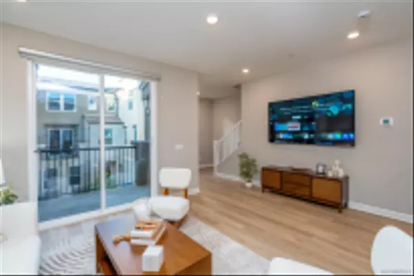 San Marcos, CA 92078,1221 Sunrise View #103