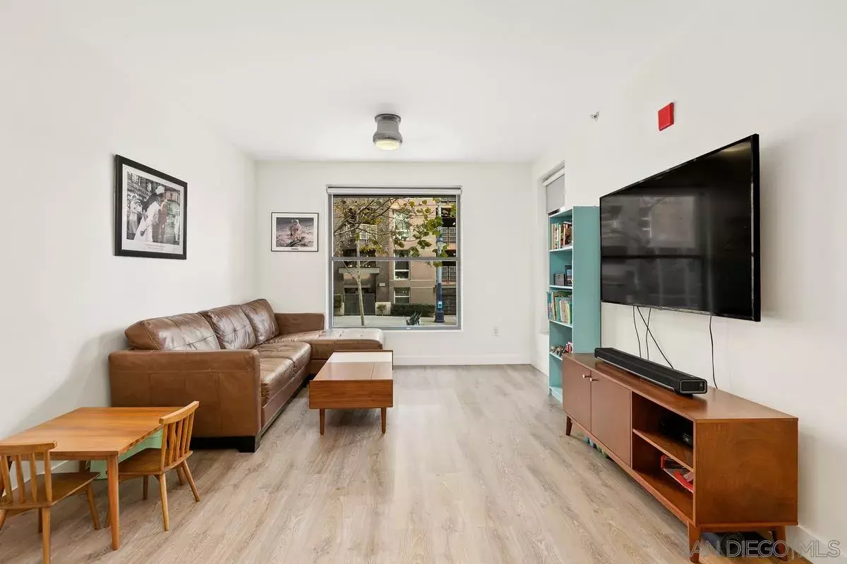 San Diego, CA 92101,1150 J St #202