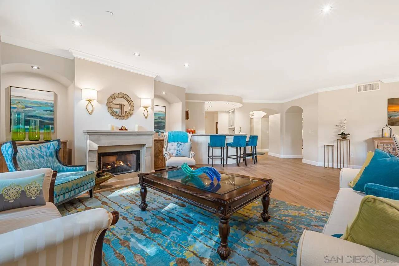 La Jolla, CA 92037,1040 Genter St #104