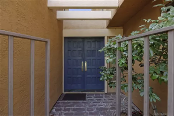 La Jolla, CA 92037,2585 Caminito Muirfield