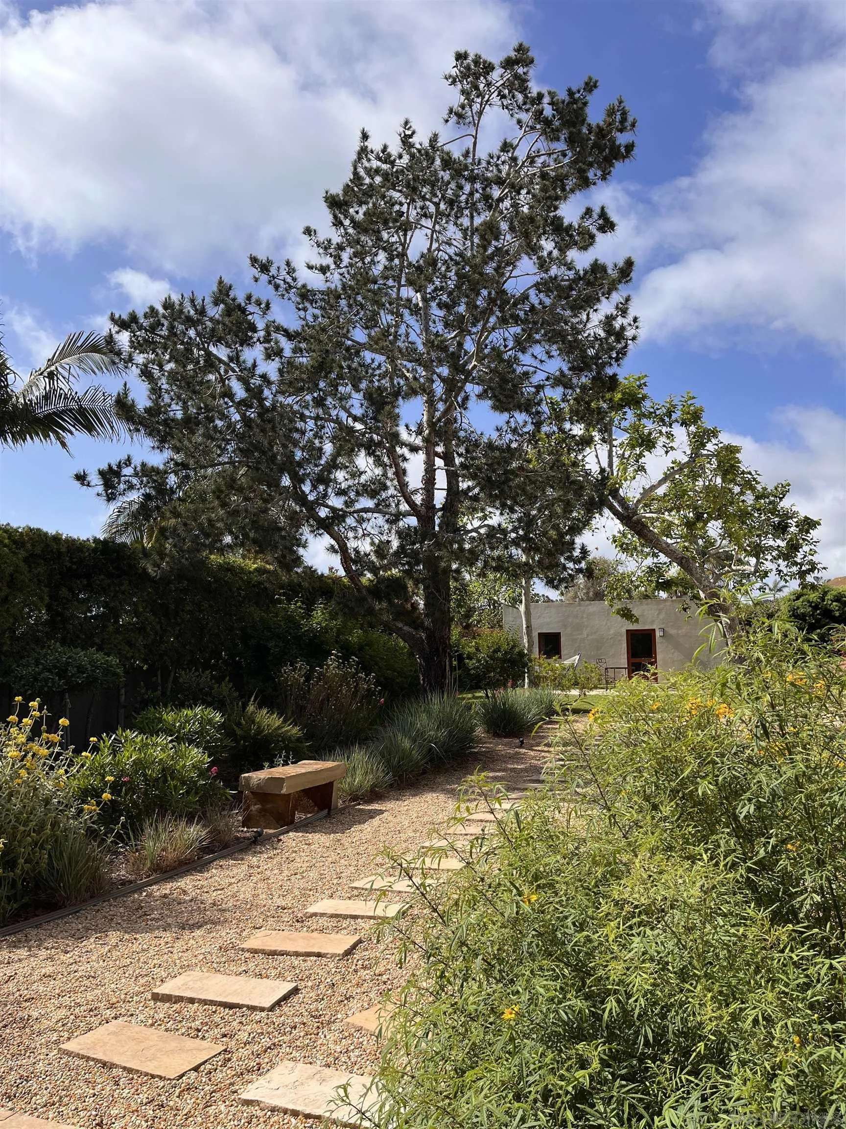 La Jolla, CA 92037,2330 Calle del Oro #Guest House