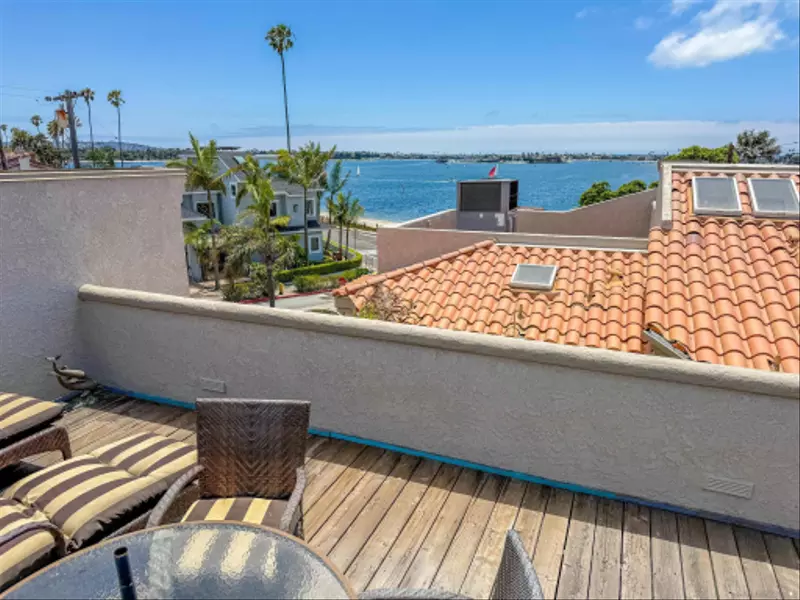 3701 Riviera Dr #4, San Diego, CA 92109
