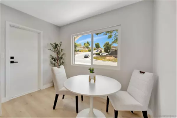 Santee, CA 92071,9324 Las Lomas Dr
