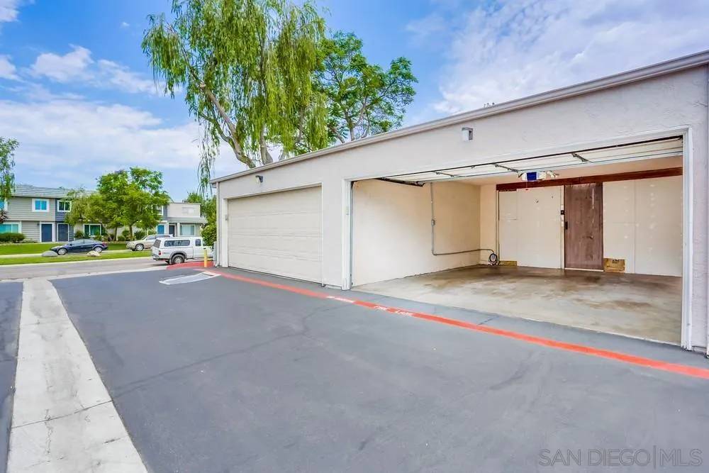 Santee, CA 92071,9451 Carolton Oaks Dr, Unit F #F