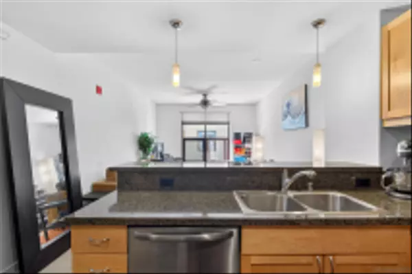 San Diego, CA 92101,1150 J St #209