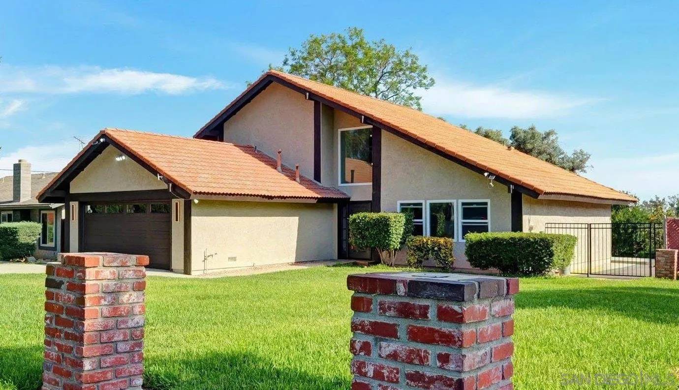 995 Bluecrest St, Corona, CA 92882