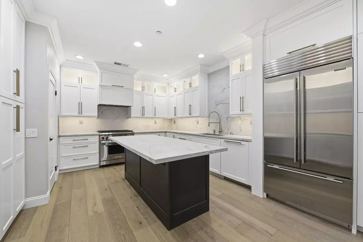 Carlsbad, CA 92011,6467 Alexandri Cir