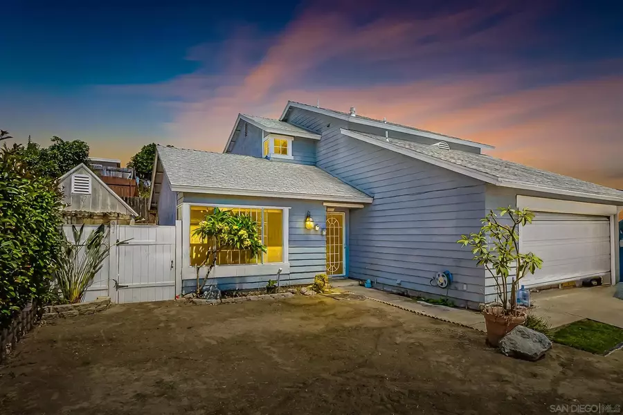 10129 E Glendon Cir, Santee, CA 92071