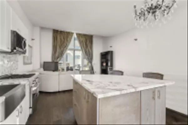 San Diego, CA 92103,3788 Park Blvd #12