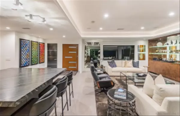 La Jolla, CA 92037,5560 Moonlight Lane