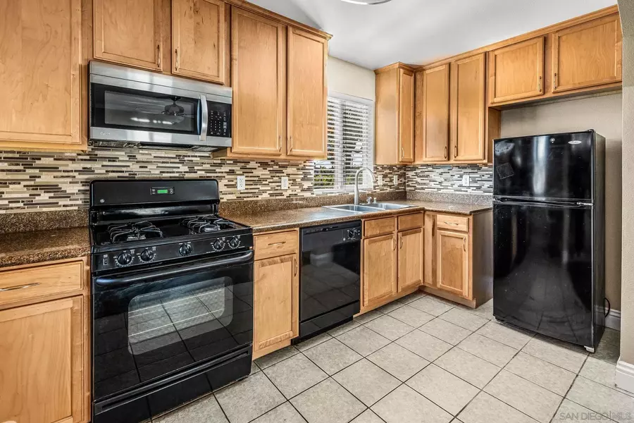 6101 Adelaide Ave #102, San Diego, CA 92115
